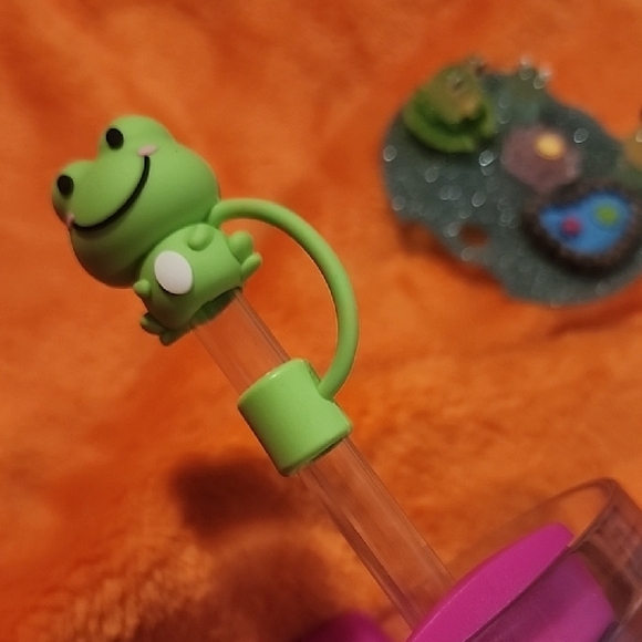 40 Oz Stanley Purple Tumbler with Pink Handle and Frog Lid - Picture 5 of 12